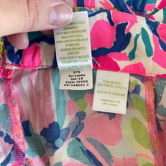 Lilly Pulitzer Dahlia Shorts Scalloped Hem Smocked Detail - Size M - Picture 6 of 6